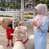 10 Foto Ria Ricis Ajak Moana Jalan-jalan, Gemes Banget Ibu dan Anak Satu Ini!