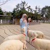 10 Foto Ria Ricis Ajak Moana Jalan-jalan, Gemes Banget Ibu dan Anak Satu Ini!