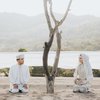 Foto Prewedding Kedua Aaliyah Massaid dan Thariq Halilintar di Gumuk Pasir, Tampil Serasi Pakai Koto Gadang ala Wanita Minang 