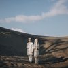 Foto Prewedding Kedua Aaliyah Massaid dan Thariq Halilintar di Gumuk Pasir, Tampil Serasi Pakai Koto Gadang ala Wanita Minang 