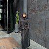 8 Foto OOTD Cimoy yang Lagi Liburan di Korea Selatan, Makin Anggun Berhijab