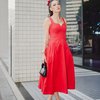 8 Foto Luna Maya Tampil dengan OOTD Serba Merah, Cantiknya Menyala dan Gak Ada Obat!