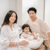 7 Foto Erick Iskandar Dampingi Istri Melahirkan Anak Kedua, Wajah Imut Sang Bayi Curi Perhatian