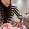 9 Foto Gaya Larissa Chou Ajak Hangout Anak Kedua, Badan Langsing Pasca Lahiran Jadi Sorotan