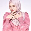 10 Potret Inara Rusli Pakai Outfit Shimmer, Auranya Dibilang kayak Masih Gadis!