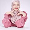 10 Potret Inara Rusli Pakai Outfit Shimmer, Auranya Dibilang kayak Masih Gadis!