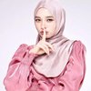 10 Potret Inara Rusli Pakai Outfit Shimmer, Auranya Dibilang kayak Masih Gadis!