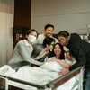 10 Foto Clairine Clay Istri Joshua Suherman Melahirkan Anak Pertama, Wajah Anaknya Gemes Banget!