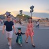 10 Foto Shandy Aulia Liburan ke Disney Sea Tokyo Bareng Anak dan Mantan Suami, Tetap Kompak Meski Sudah Bercerai