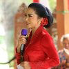 Intip Cantiknya Kris Dayanti dalam Balutan Kebaya Merah, Anggun Pancarkan Pesona Wanita Jawa