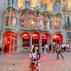 Deretan Foto Titi Kamal saat di Barcelona, Senyum Merekah di Casa Batllo