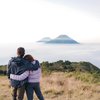 Mountain Date, Begini Gemasnya Tissa Biani dan Dul Jaelani saat Mendaki Gunung Prau Bareng