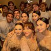 9 Foto Bridesmaid dan Groomsmen di Pernikahan Thariq dan Aaliyah, Bertabur Visual!