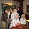 Makin Dekat, Ini Foto Momen Syifa Hadju Ajak El Rumi Kumpul Bareng Geng Arisan Mamayu