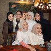 Makin Dekat, Ini Foto Momen Syifa Hadju Ajak El Rumi Kumpul Bareng Geng Arisan Mamayu