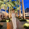 7 Foto Cassandra Lee Berpose di Marina Bay Singapore, Sangat Anggun dengan Dress Full White