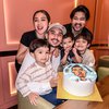 8 Foto Perayaan Ulang Tahun Vincent Verhaag, Sederhana bareng Istri dan Anak-Anak