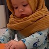 7 Foto Kamari Anak Jennifer Coppen Pakai Hijab ala Bu Ustazah, Gemoy Maksimal!