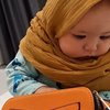 7 Foto Kamari Anak Jennifer Coppen Pakai Hijab ala Bu Ustazah, Gemoy Maksimal!