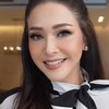 Awet Muda Banget, Ini 10 Foto Maia Estianty yang Nggak Kalah Cantik dari Calon Mantunya