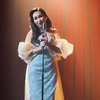 10 Foto Ayu Ting Ting Cosplay Noni Belanda, Pesonanya Disebut Mirip Marilyn Monroe