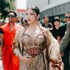 10 Foto Tiara Andini di Gelaran Jember Fashion Carnaval, Tampil bak Kanjeng Ratu saat Menyapa Rakyat