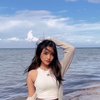 8 Foto Penampilan Fuji Saat Healing di Pantai, Cantiknya Nggak Ngebosenin!