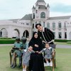 9 Foto Anisa Rahma dan Keluarga Jalan-Jalan di Thailand, Tetap Enerjik Meski Hamil Anak Ketiga!