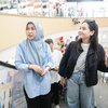 8 Foto Nagita Slavina Keliling Kota Banjarbaru, Tampil dengan gaya Santai dan Make Up Tipis