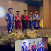 8 Foto Chand Kelvin Akhirnya Wisuda S2 di Malaysia, Setia Didampingi Istri dan Mertua