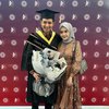 8 Foto Chand Kelvin Akhirnya Wisuda S2 di Malaysia, Setia Didampingi Istri dan Mertua