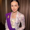 Pesona Beby Tsabina dalam Balutan Kebaya Kutubaru, Pancarkan Vibes Istri Pejabat yang Berwibawa Banget!