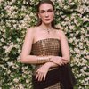 Luna Maya Tampil bak Ratu di Pemotretan Terbarunya, Pesonanya Banjir Pujian!