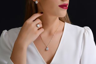 Tips Pakai Perhiasan Berlian untuk Sehari-hari agar Tampak Simpel Tapi Tetap Menawan