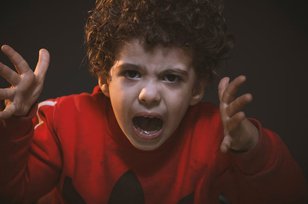 Penyebab Anak Suka Bicara Kasar dan Cara Mengatasinya
