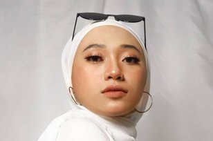 Tips Padu Padan Hijab Putih untuk Tampil Percaya Diri dan Bebas Kusam di Hari Lebaran