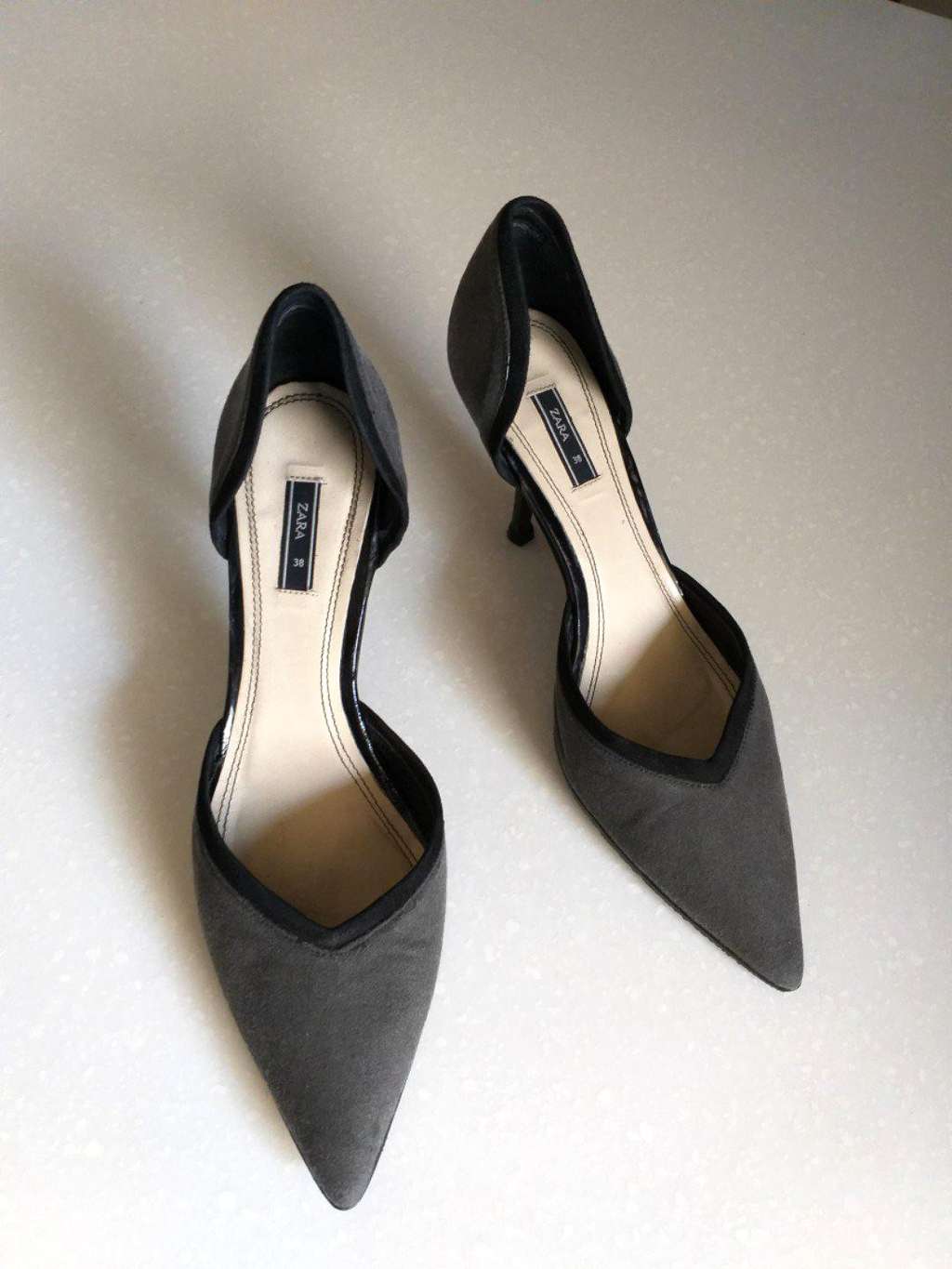 Ilustrasi Pointed Shoes