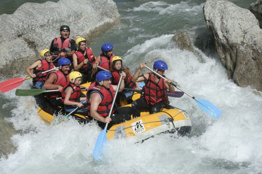 Ilustrasi Arung Jeram