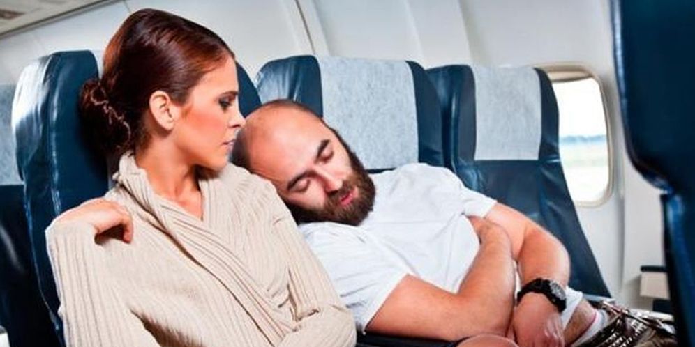 Ilustrasi penumpang pesawat tertidur
