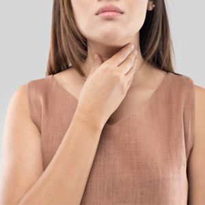 Ilustrasi wanita sakit tenggorokan