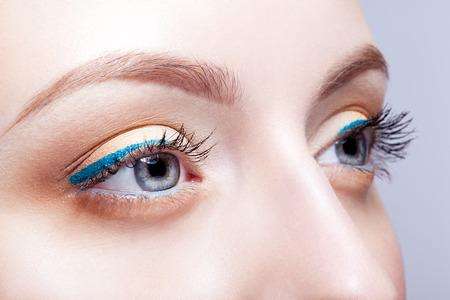 Ilustrasi Eyeliner