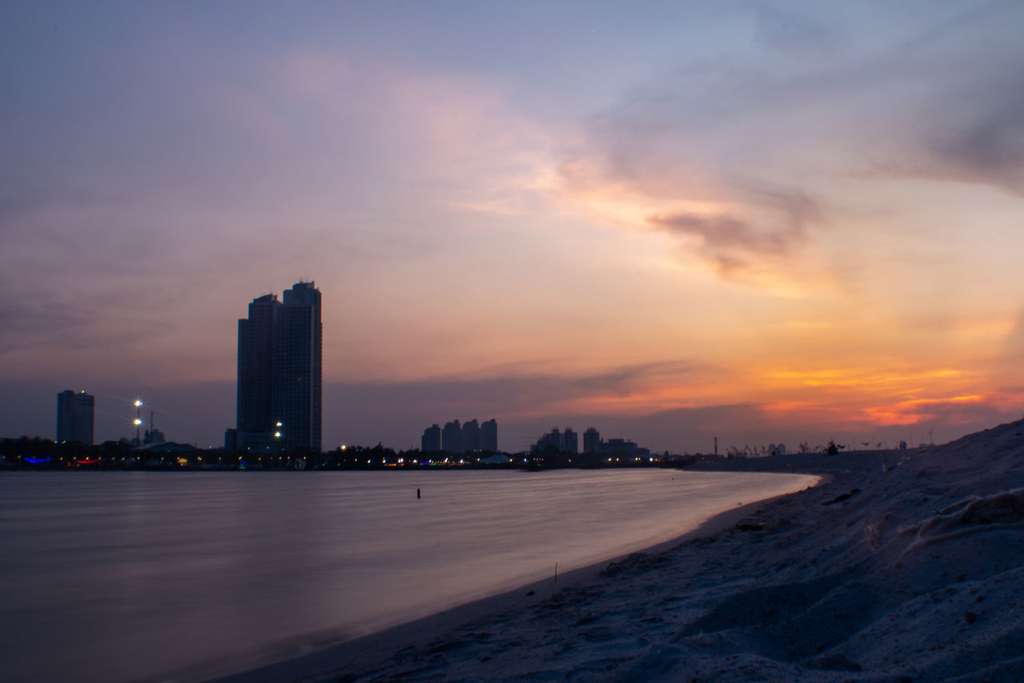 Ilustrasi Pantai Ancol