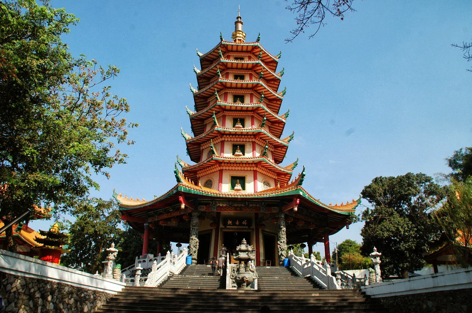 Ilustrasi Pagoda Avalokitesvara