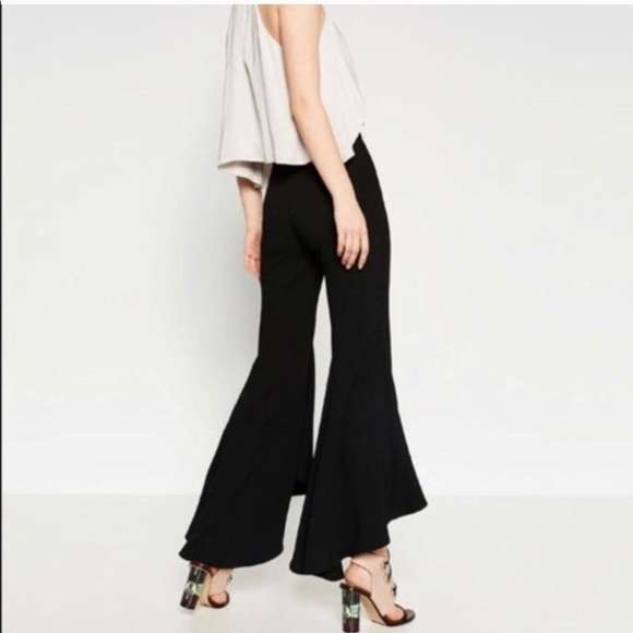 Ilustrasi Flare Pants