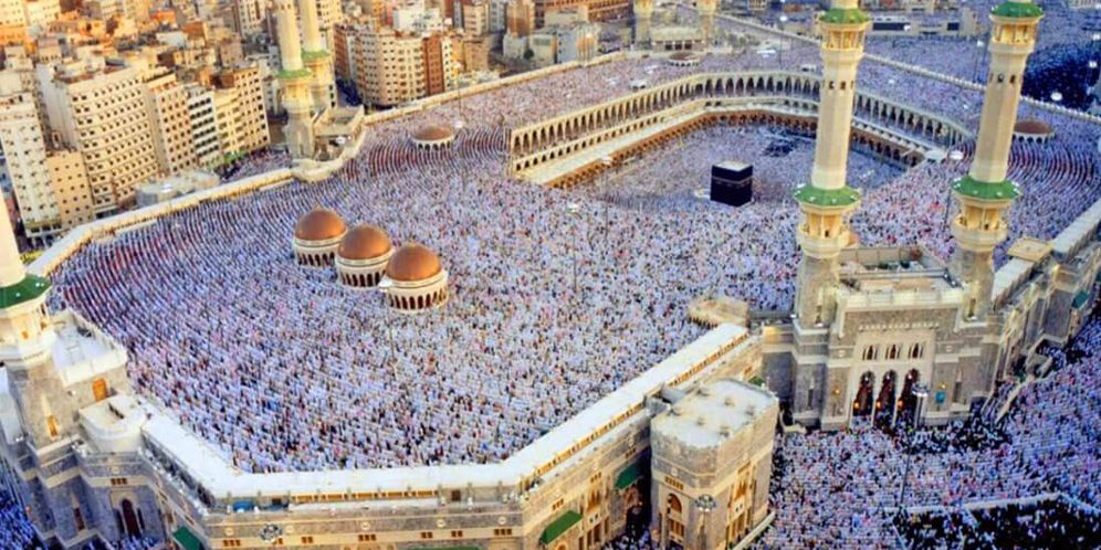 Ilustrasi Sholat di Mekkah