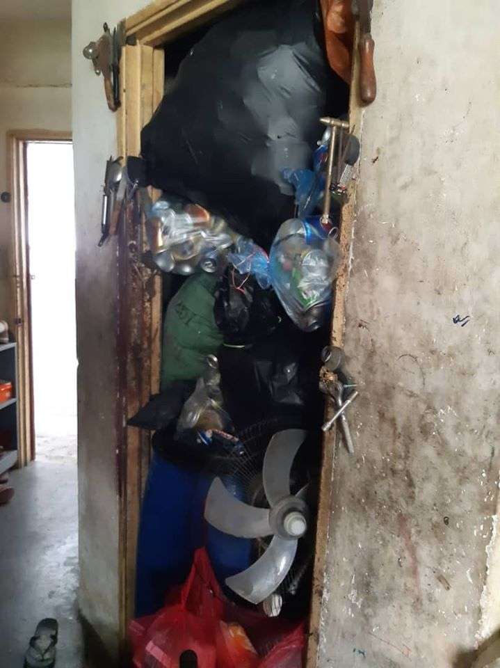 Rumah Penuh Sampah