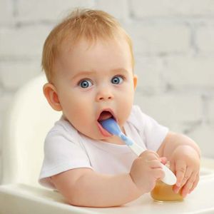 ilustrasi bayi makan