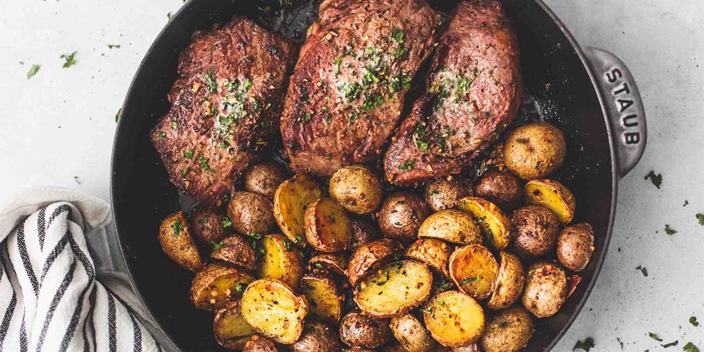 Ilustrasi steak dan kentang