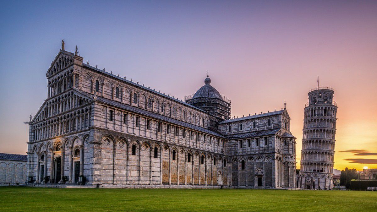 Ilustrasi Menara Pisa