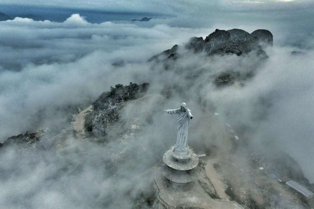 Patung Yesus Tana Toraja